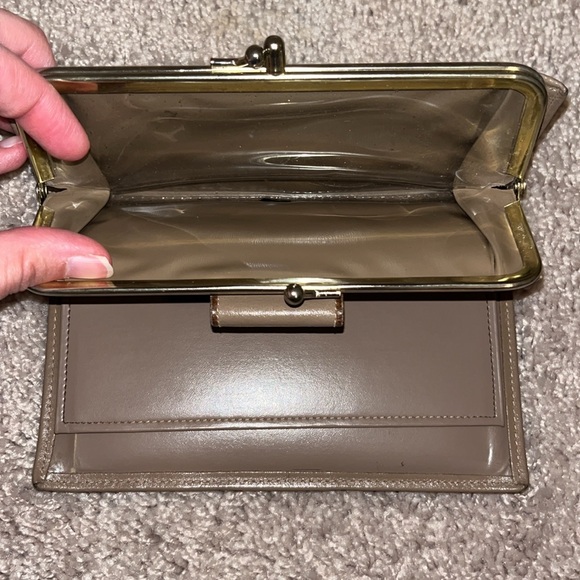 Tan Wallet - Picture 4 of 4